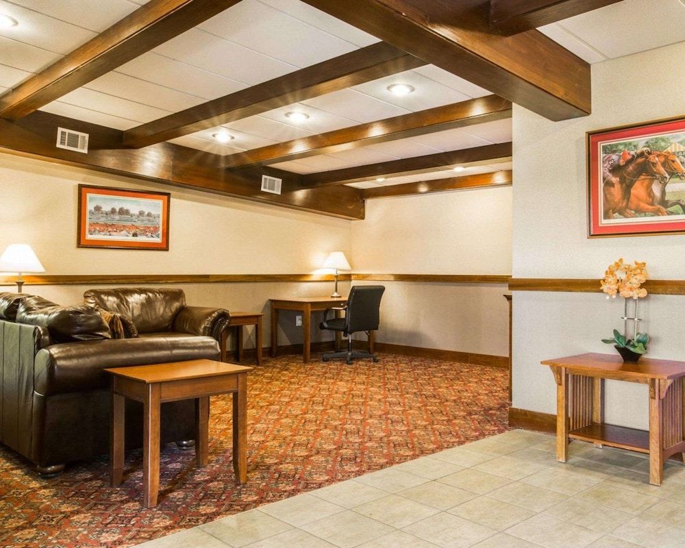Clarion Inn & Suites at the Outlets of Lake George 2