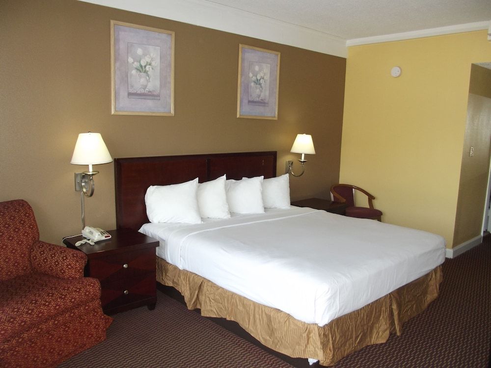 Ambassadors Inn & Suites 3