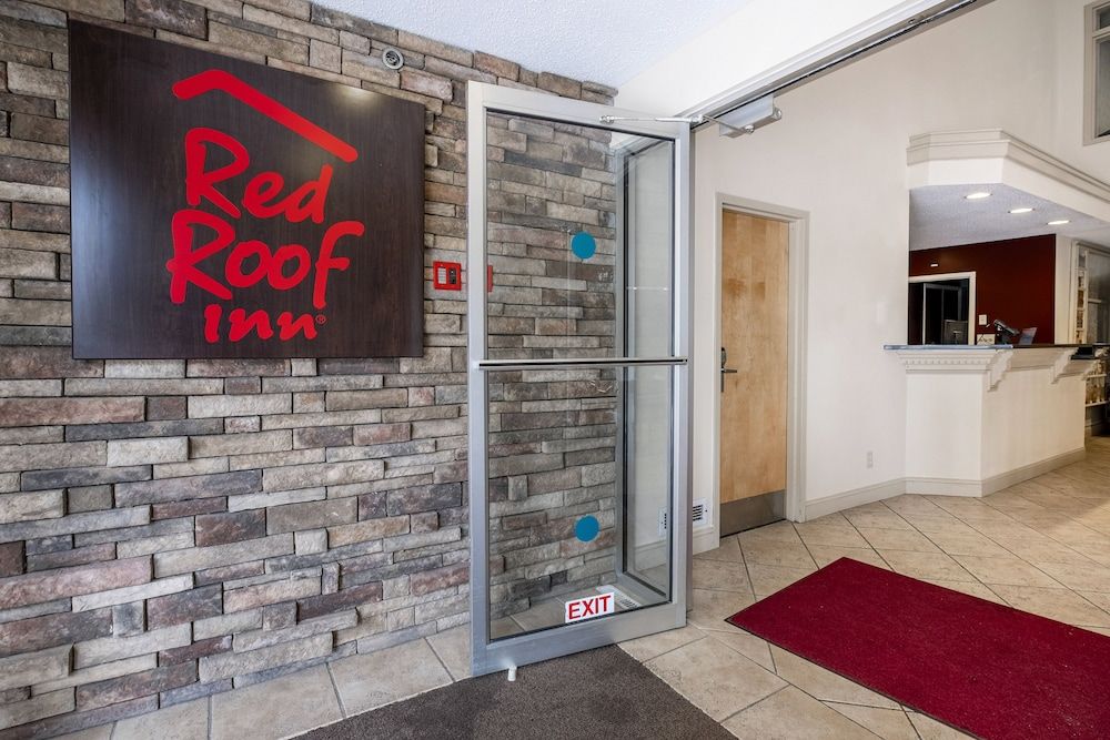 Red Roof Inn Clifton Park 3