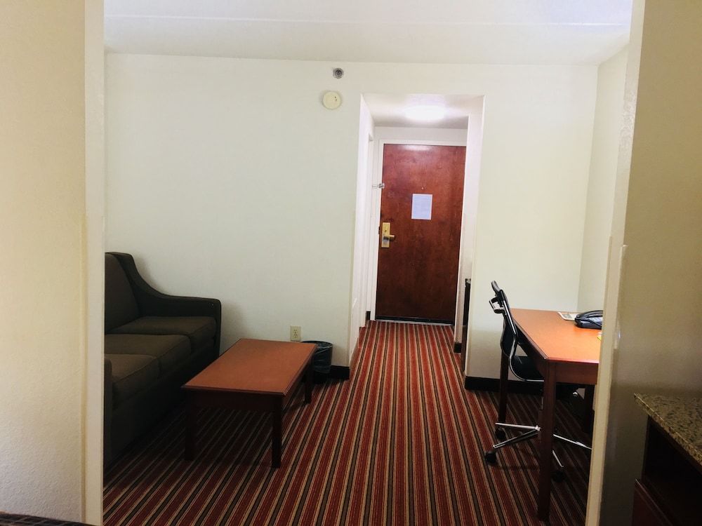 Country Inn & Suites by Radisson, Alpharetta, GA 3
