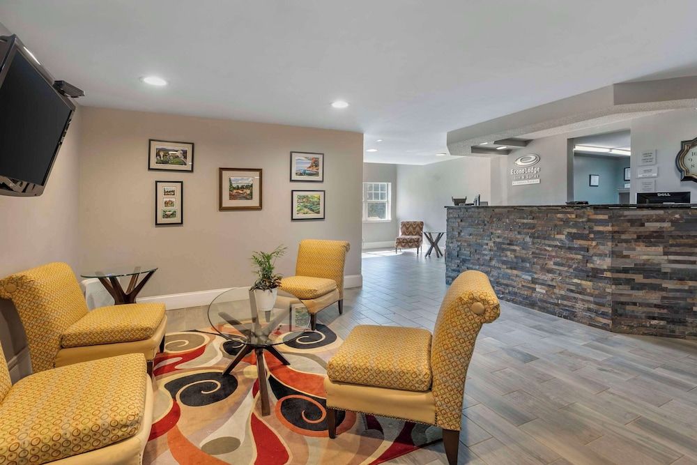 Econo Lodge & Suites Greenville 2