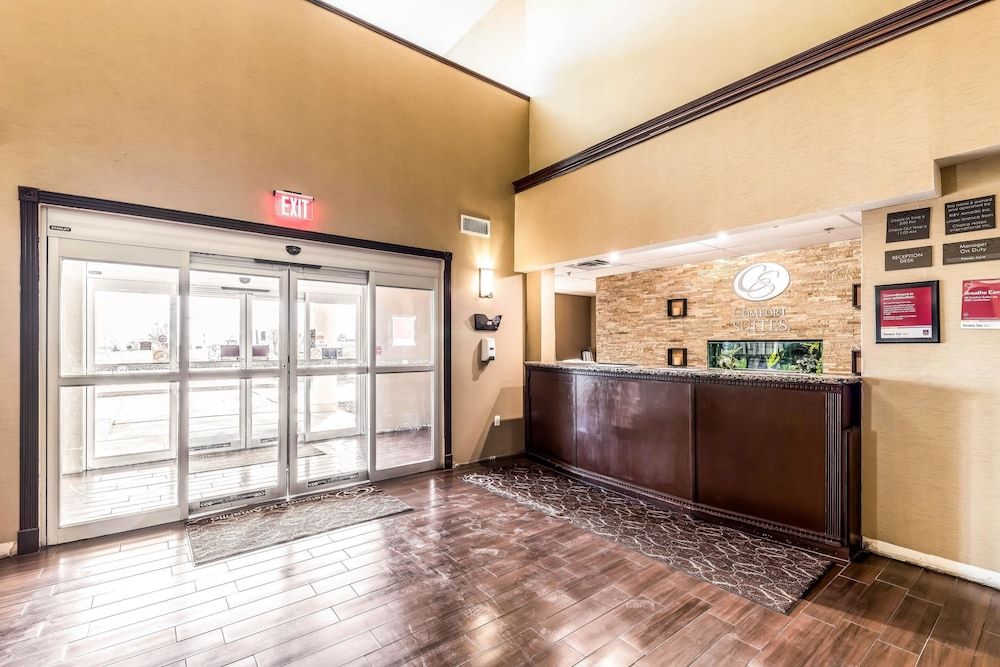 Comfort Suites South 2