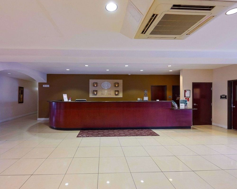 Comfort Suites University 2