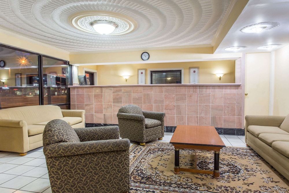 Knights Inn Virginia Beach at Lynnhaven Pkwy 2