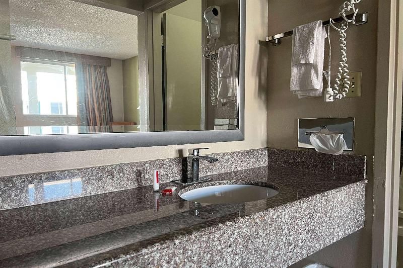 Baymont by Wyndham Odessa University Area 2