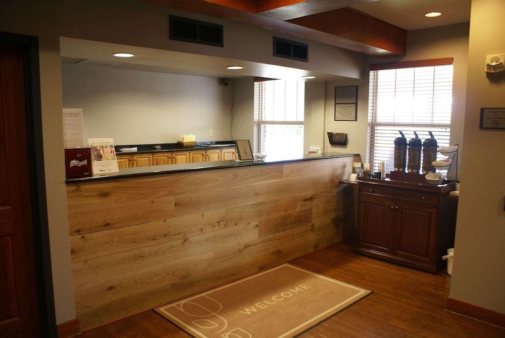 Country Inn & Suites by Radisson, Lansing, MI 3