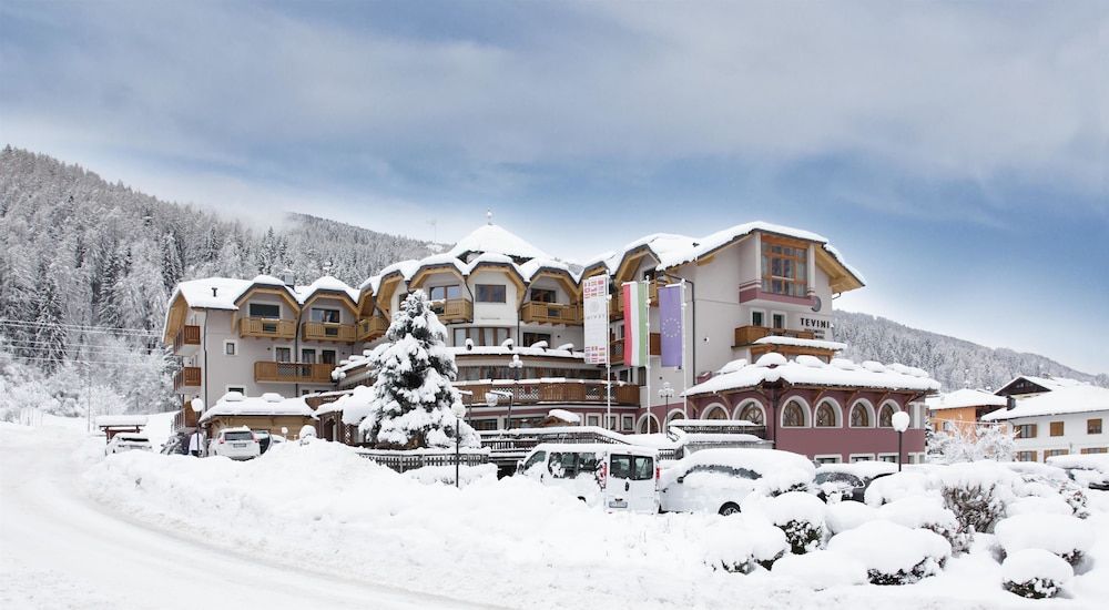 Tevini Dolomites Charming Hotel 4 estrelas em Commezzadura