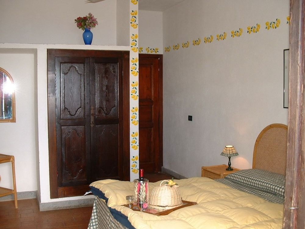 Agriturismo La Riserva Di Montebello 3