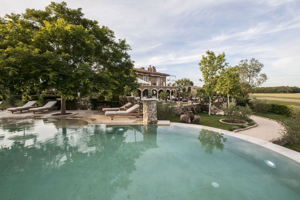 Borgo Santo Pietro 1