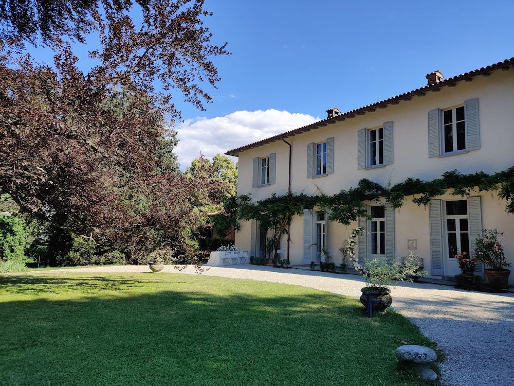 Dandelion Como Suites & Park 1