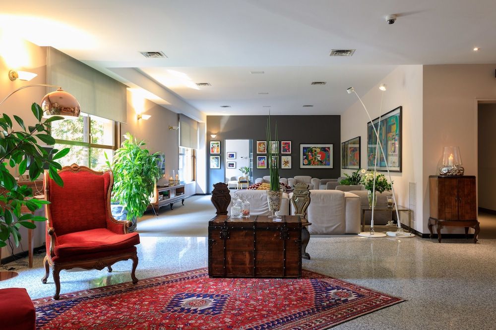 Brianteo Hotel And Restaurant 1