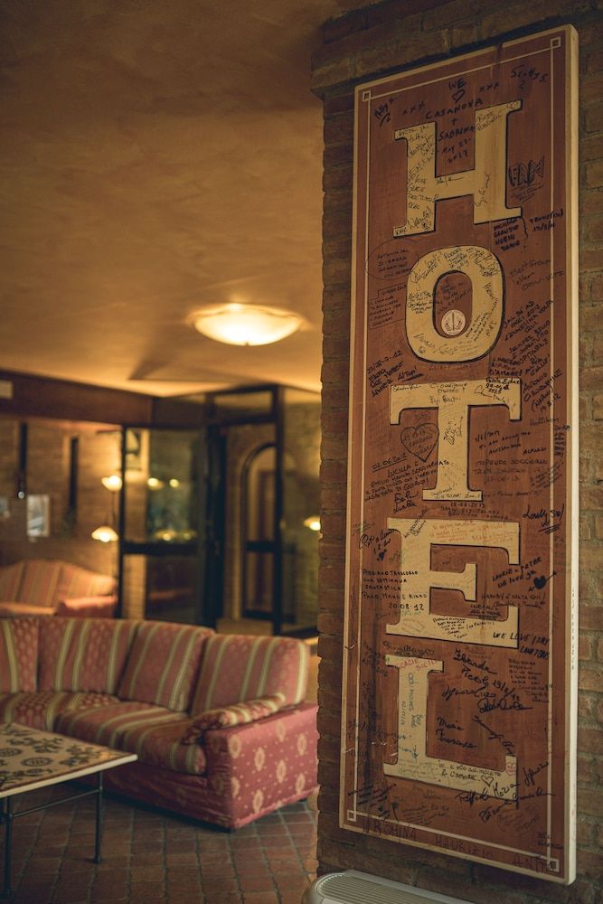 Casanova - Panoramic Rooms and Suites 2