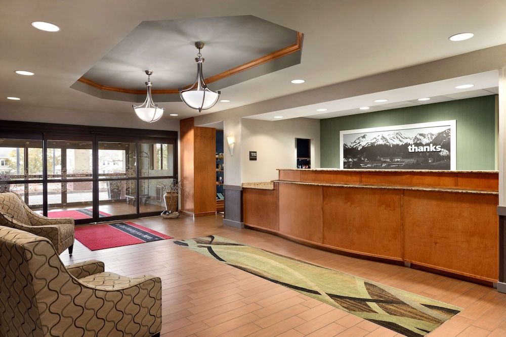 Hampton Inn & Suites Manchester-Bedford 2