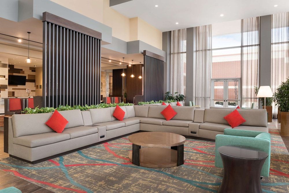 Embassy Suites by Hilton Chicago Naperville 2