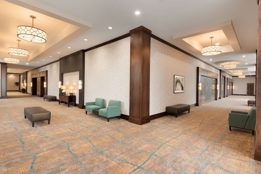 Embassy Suites by Hilton Chicago Naperville 3