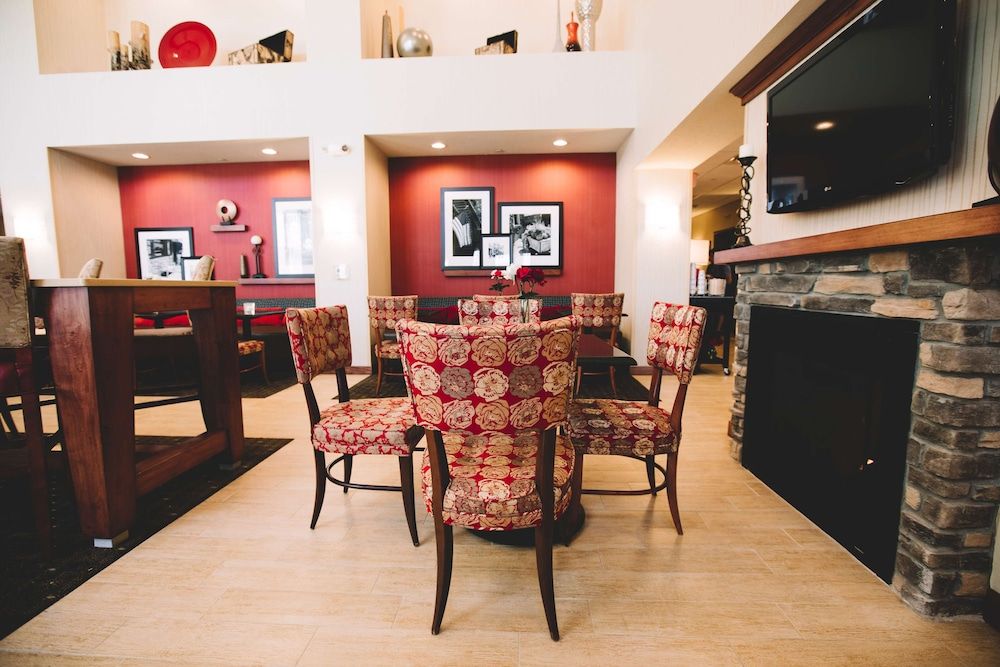 Hampton Inn & Suites Minot Airport 3