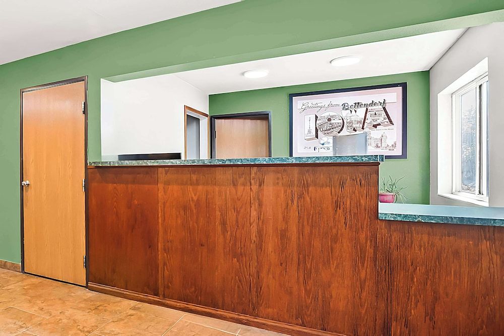 SureStay Plus Hotel by Best Western Bettendorf 3