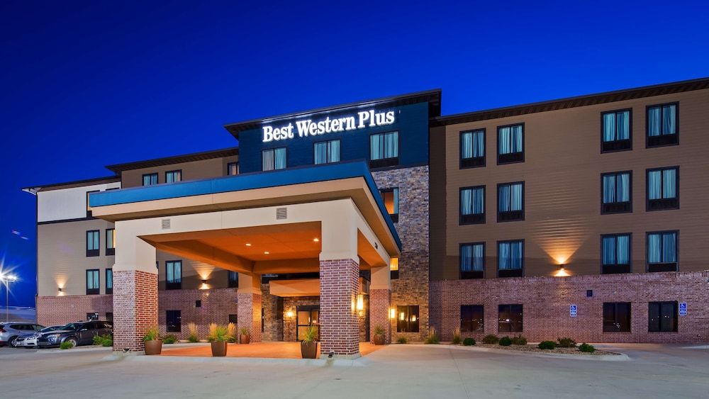 Best Western Plus Lincoln Inn & Suites 1