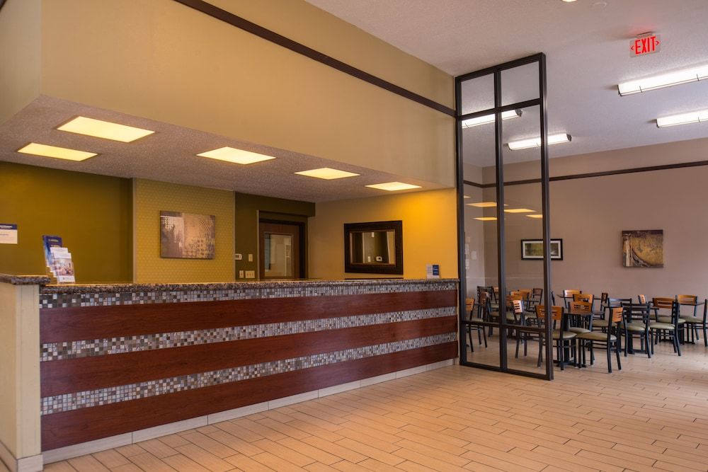Best Western Ambassador Inn & Suites 2