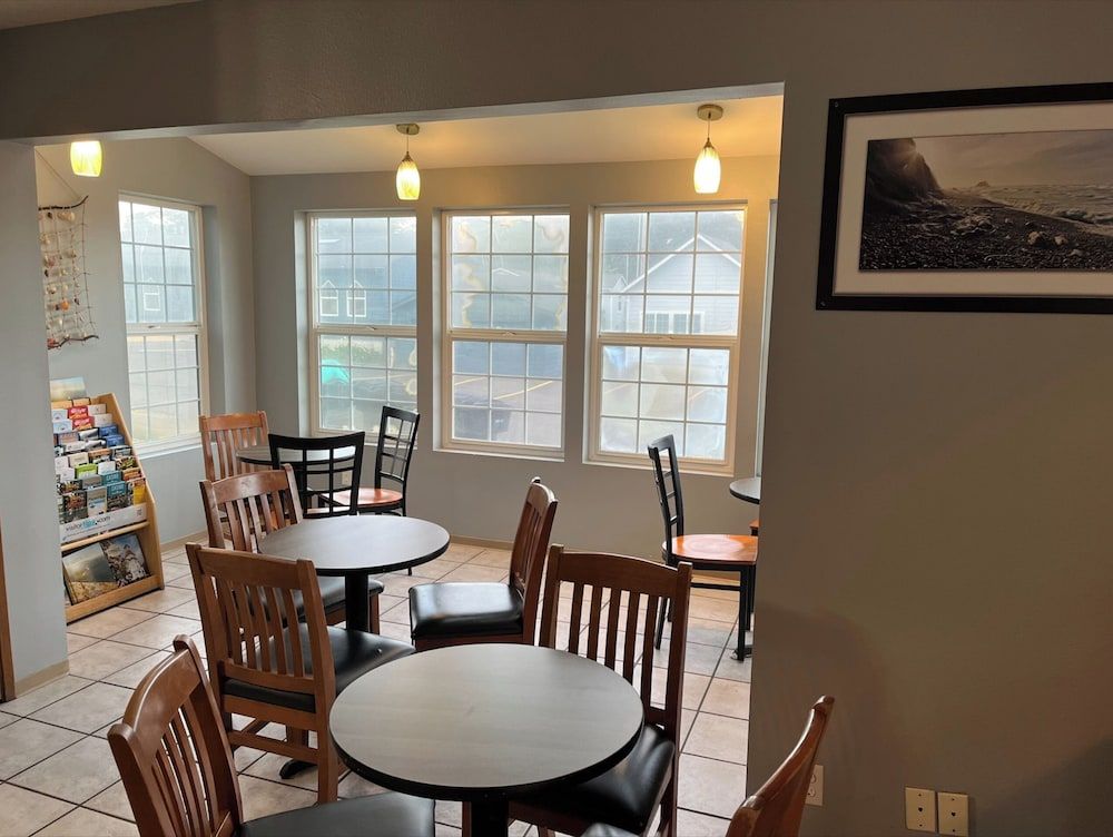 OYO Waves Hotel Newport OR - NYE Beach 2