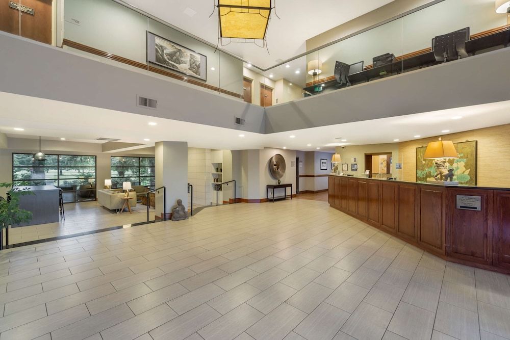 Best Western Plus Plaza by the Green 3