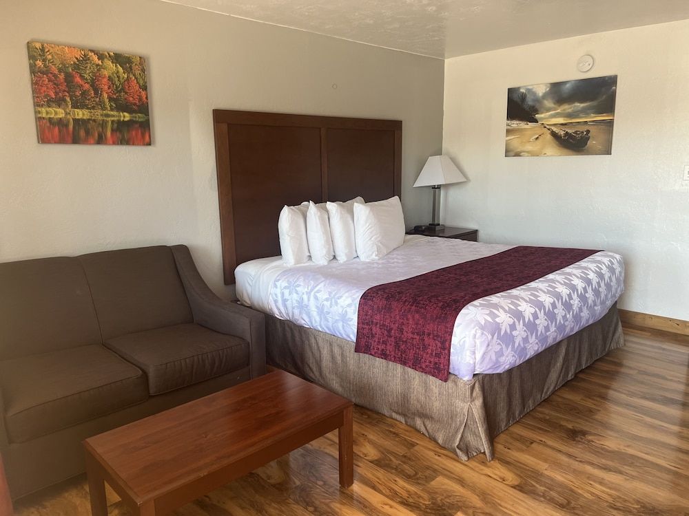 Red Carpet Inn Medford 1