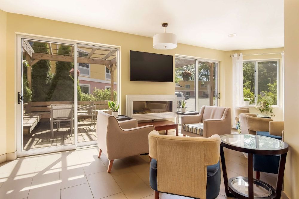 Best Western Plus Traverse City 2