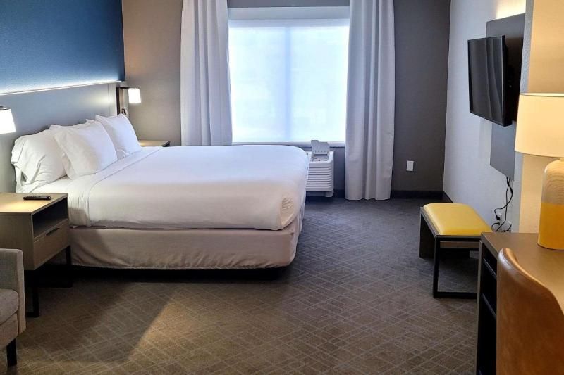 Comfort Inn & Suites Arlington Heights 2