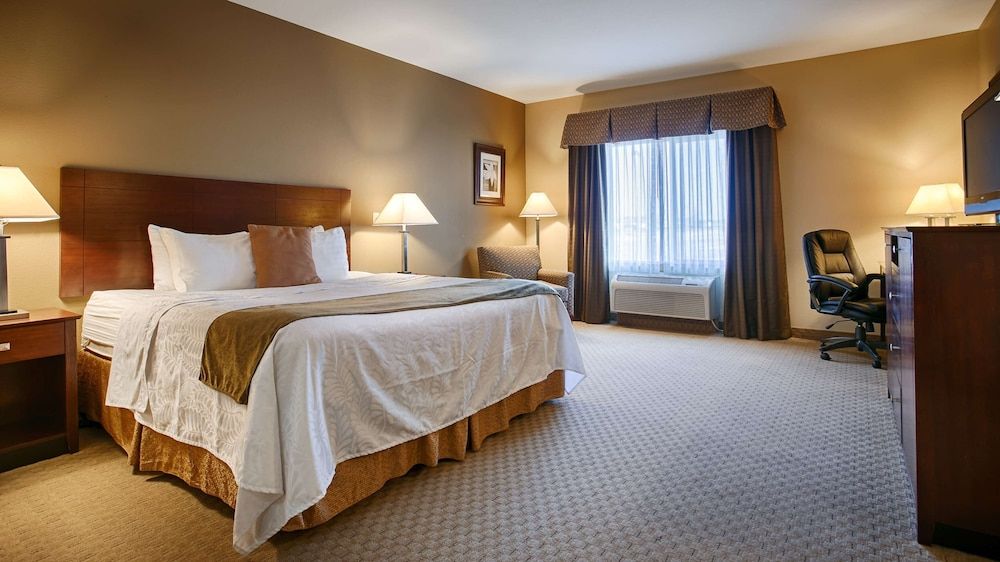 Best Western Plus Montezuma Inn & Suites 3