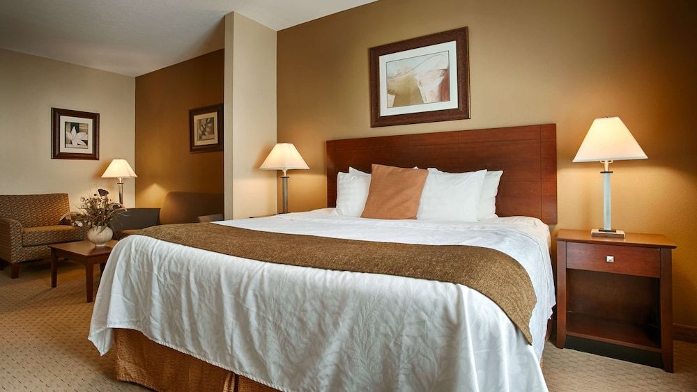 Best Western Plus Montezuma Inn & Suites 2