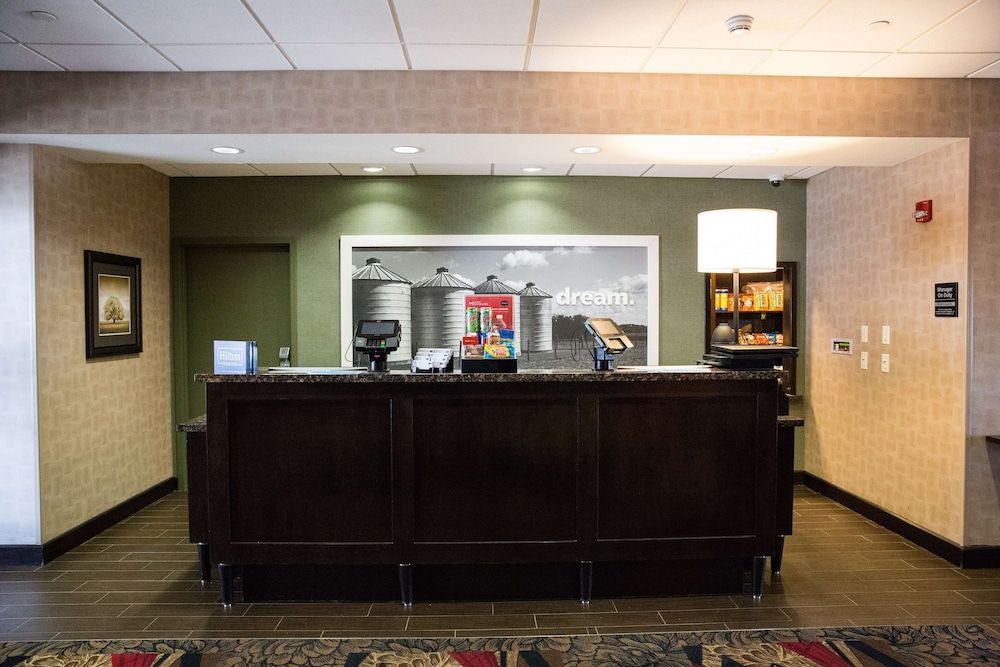Hampton Inn & Suites Bismarck Northwest 2