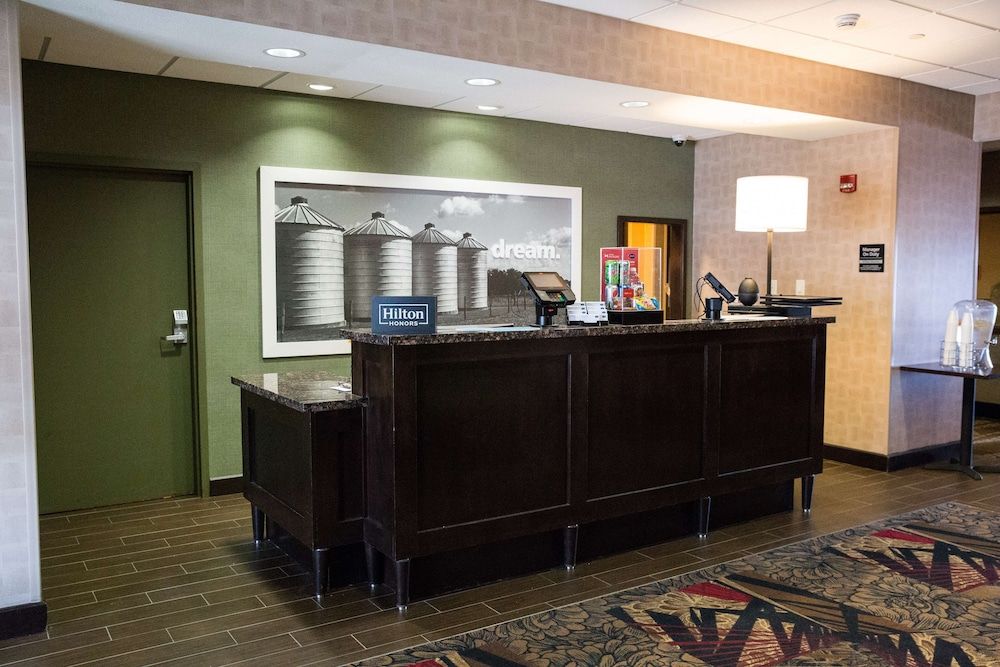 Hampton Inn & Suites Bismarck Northwest 3