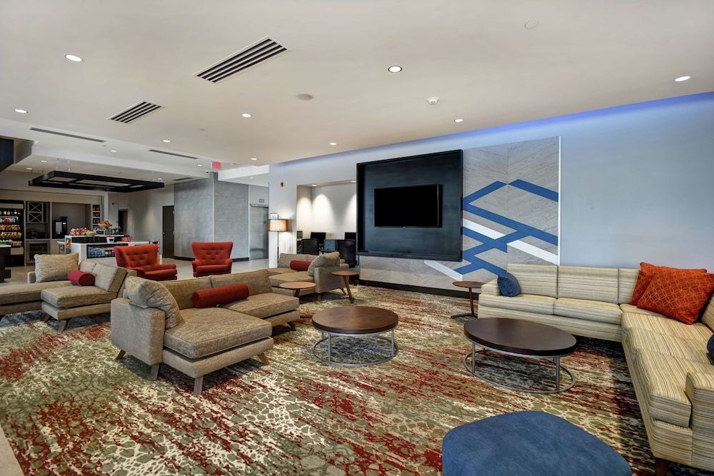 Hilton Garden Inn Lansing West 2