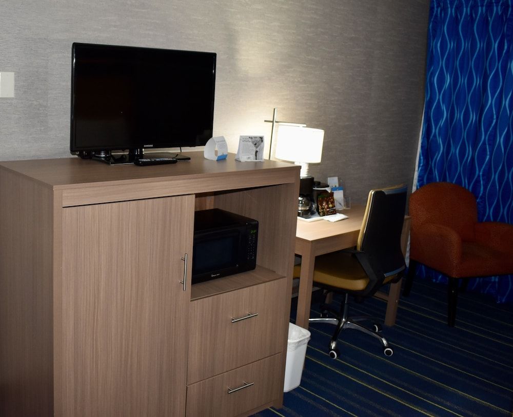 Days Inn by Wyndham Wayne 3