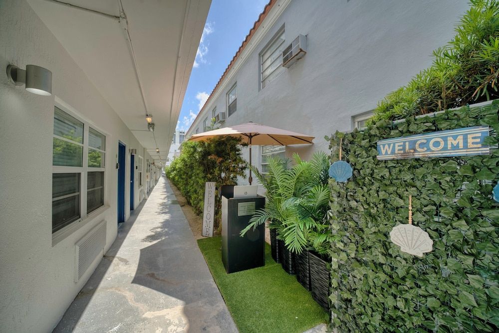 Samantha Apartments by Lowkl 1