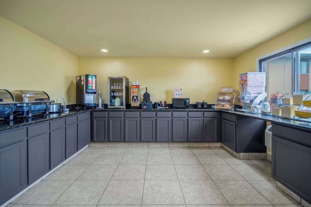 Days Inn & Suites by Wyndham Waterloo 3 estrelas em Waterloo