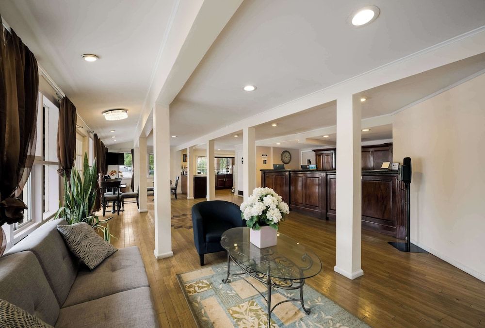 SureStay Plus by Best Western Woodbury Inn 2