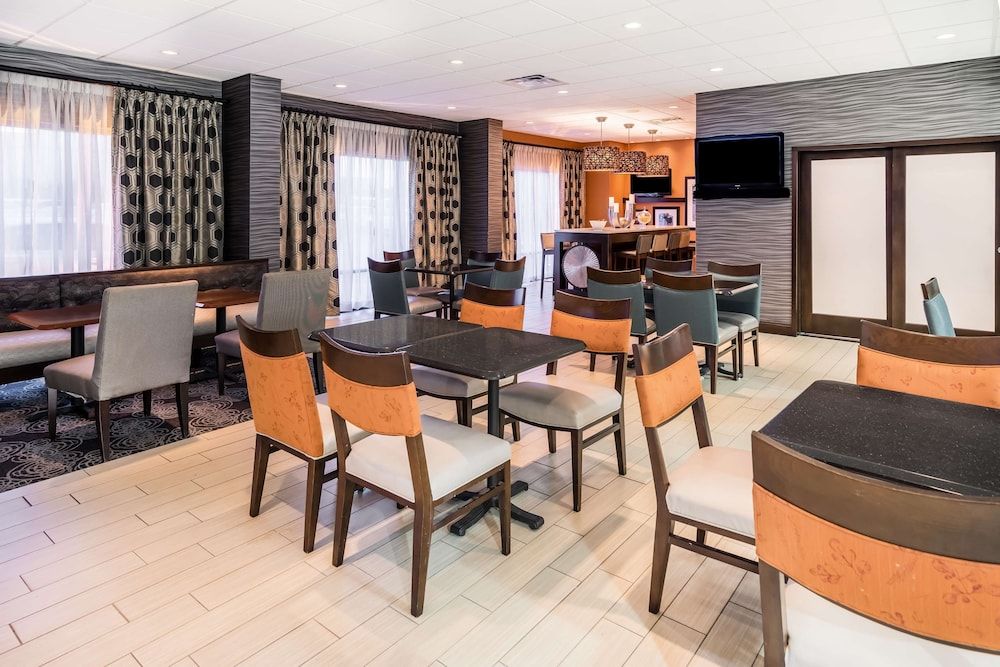 Hampton Inn Dover 2