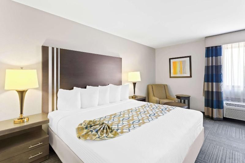 Best Western Naperville Inn 3