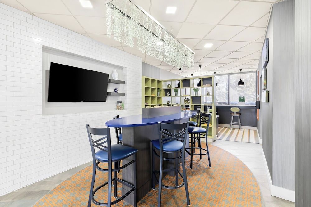 Holiday Inn Express Atlanta Galleria - Ballpark Area by IHG 3