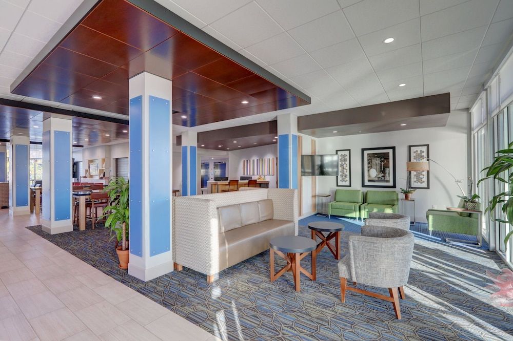 Holiday Inn Express & Suites Auburn Downtown by IHG 3