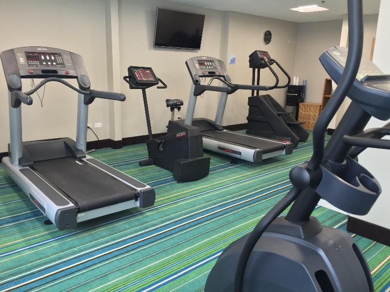 Holiday Inn Express Chicago Arlington Heights 3