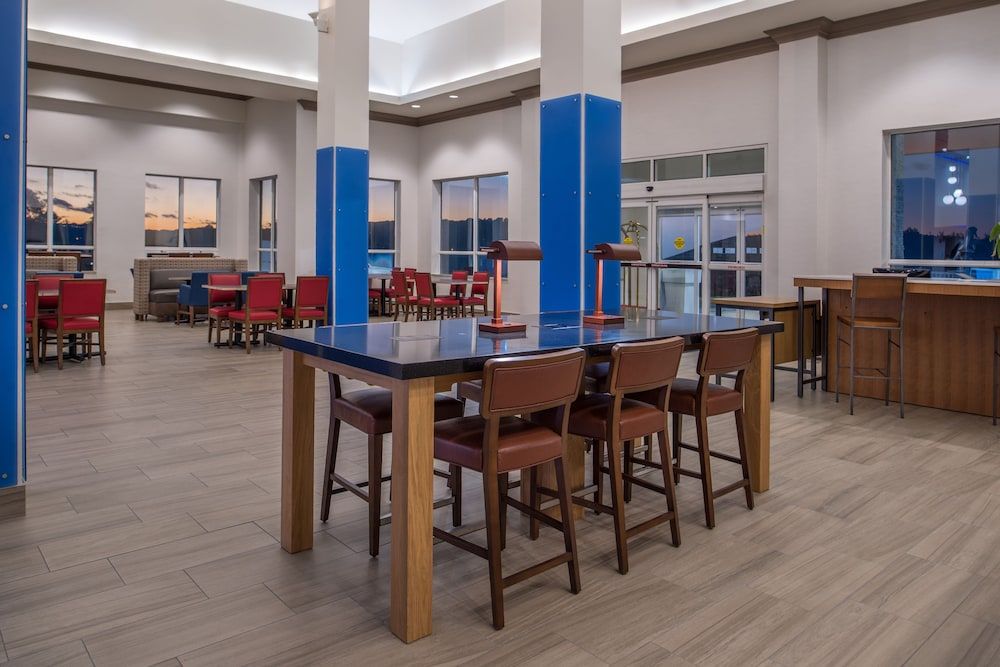 Holiday Inn Express Mystic by IHG 3