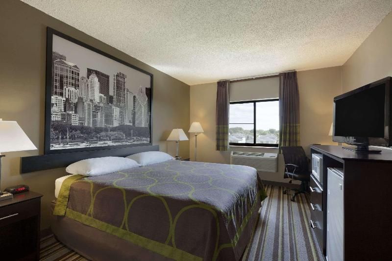 Super 8 by Wyndham Bridgeview/Chicago Area 3