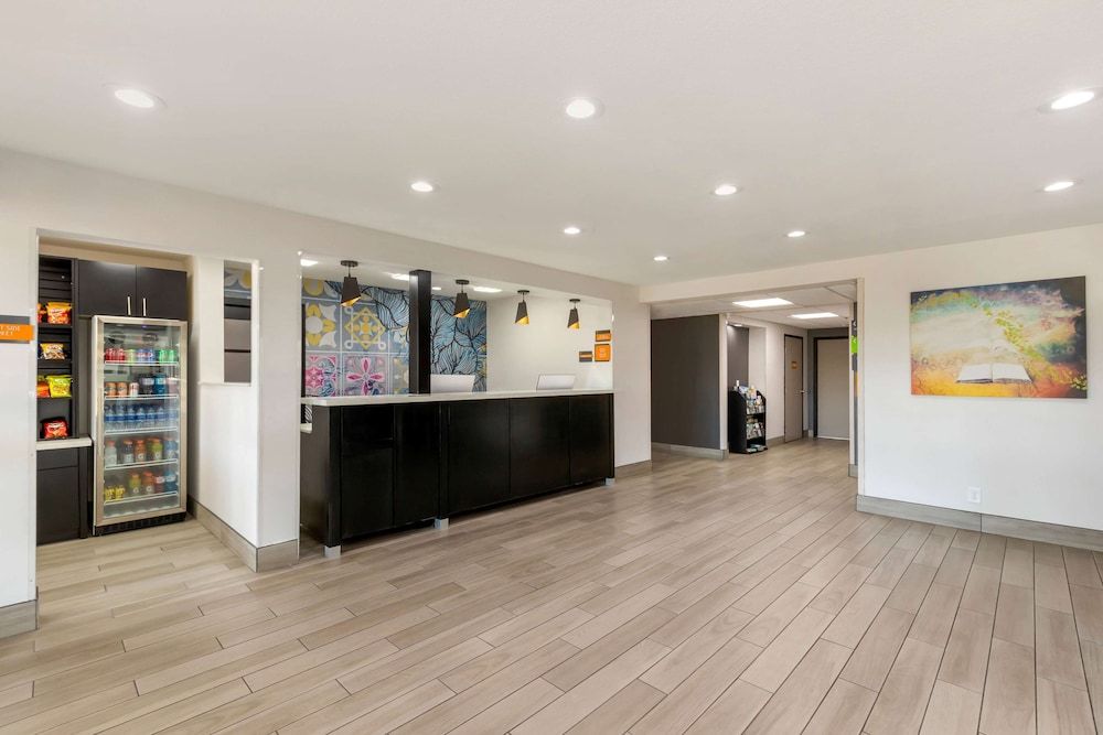 La Quinta Inn & Suites by Wyndham Des Moines West Clive 2