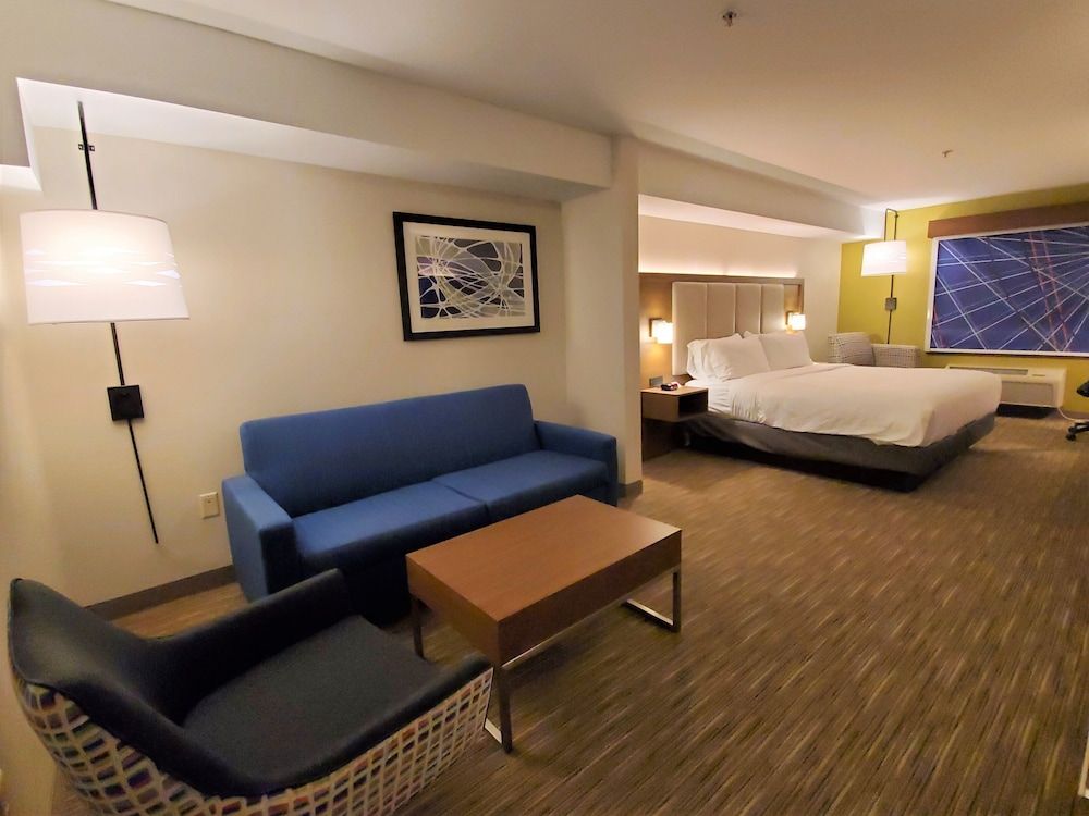 Holiday Inn Express & Suites Seattle North - Lynnwood by IHG 3