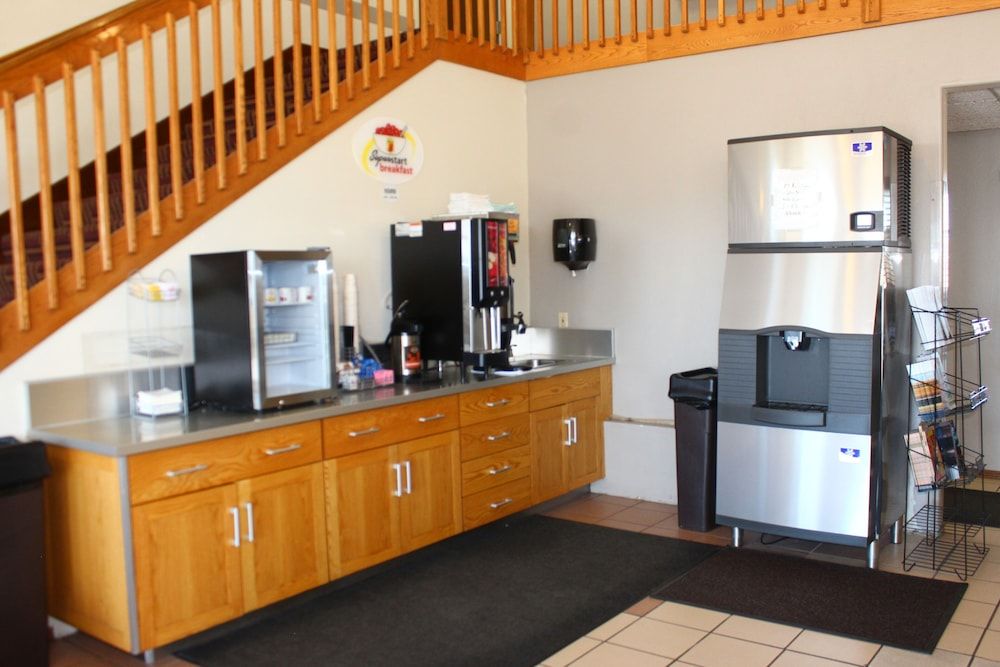 Super 8 by Wyndham Green River 3