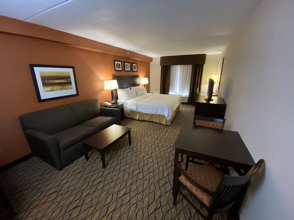 Holiday Inn Express Hotel & Suites Danbury - I-84 by IHG 2