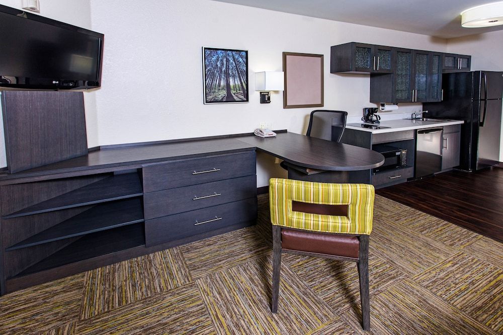 Candlewood Suites Appleton by IHG 3