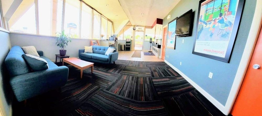 Howard Johnson by Wyndham Bangor 3